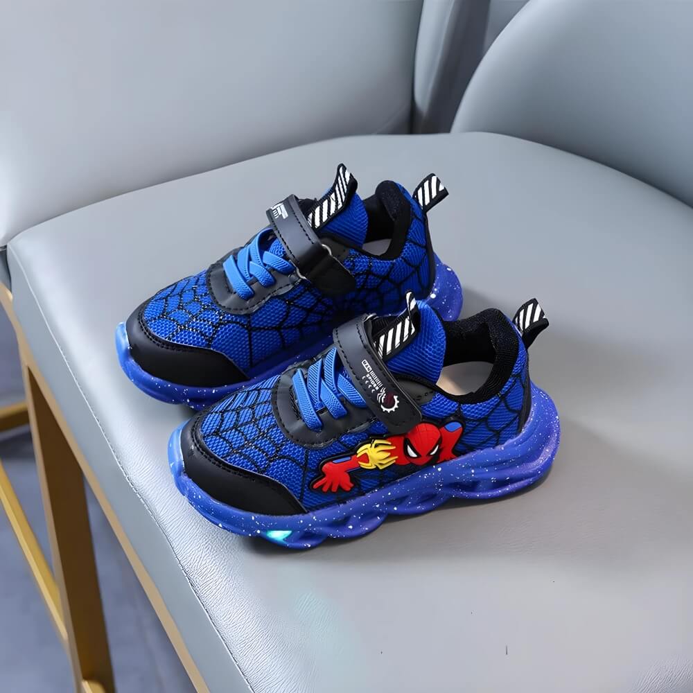 Zapatillas LED para niños – deportivas con luces y diseño de superhéroe