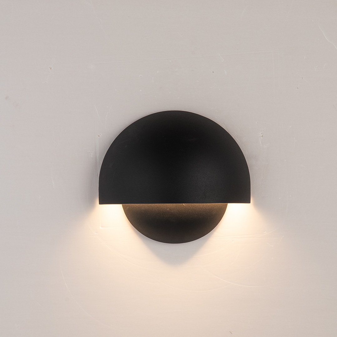 Nowoczesna Zewnętrzna Lampa Ścienna z Ciepłym Światłem