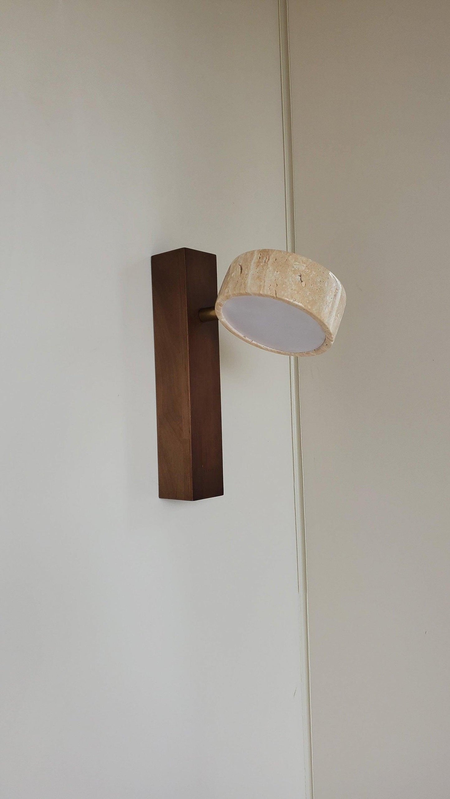 Kyoto | Aplique de Pared en Travertino y Nogal – Luz LED Cálida y Minimalista
