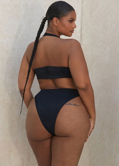 Traje de baño de una pieza con cuello halter cruzado