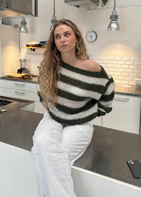 Jersey de Punto a Rayas con Hombros Descubiertos