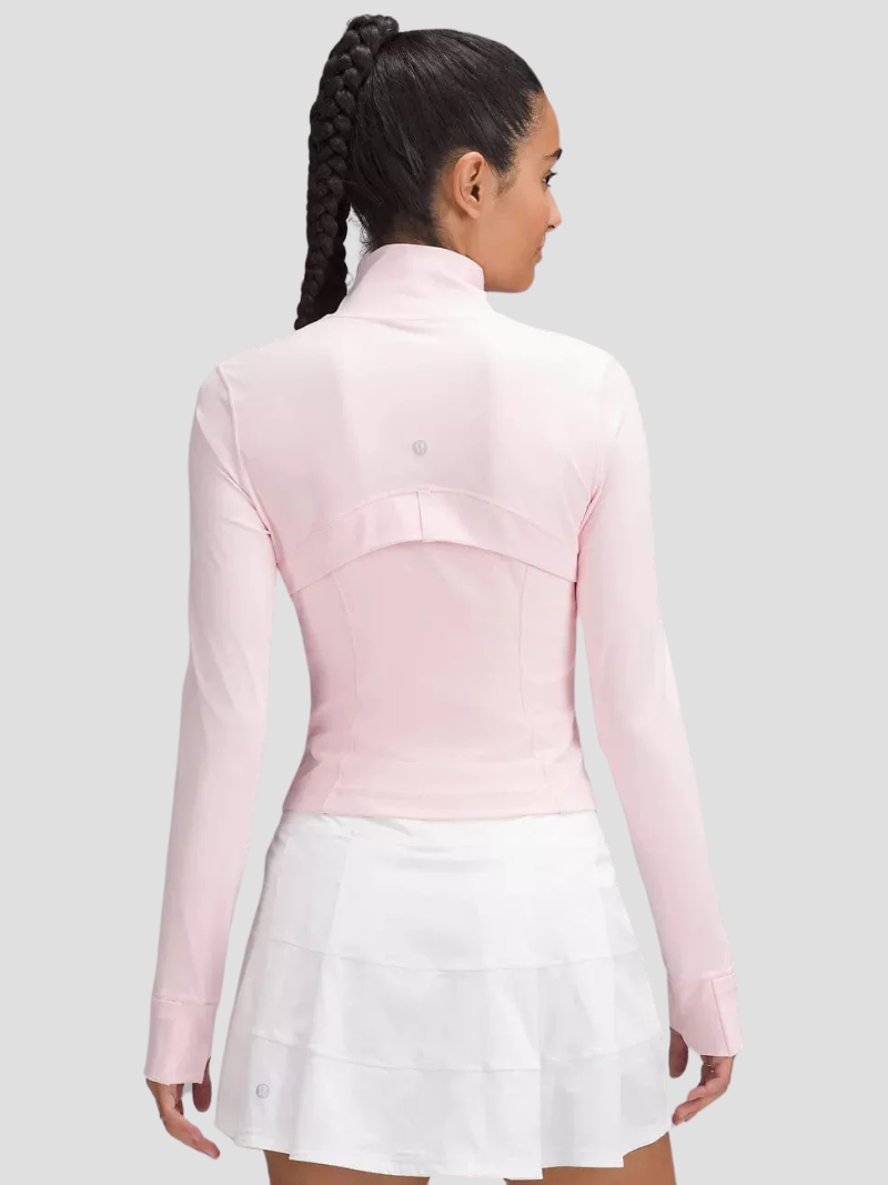 Chaqueta deportiva entallada para mujer – Efecto BBL y tejido elástico transpirable