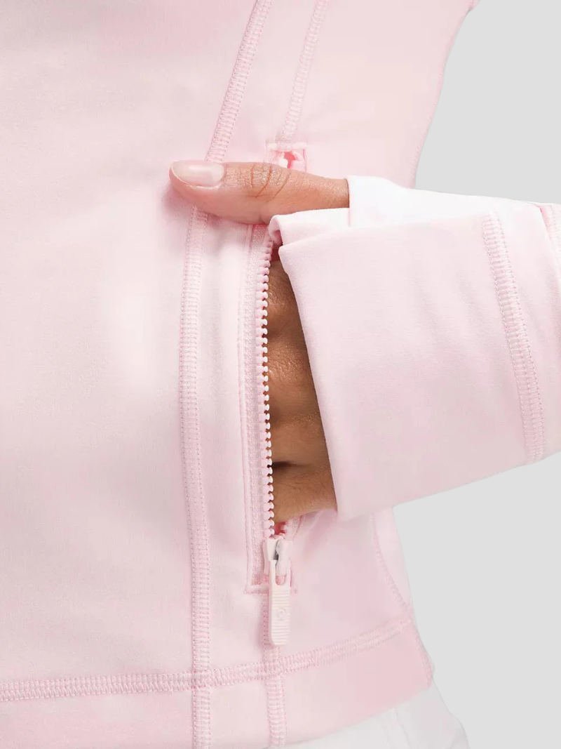 Chaqueta deportiva entallada para mujer – Efecto BBL y tejido elástico transpirable