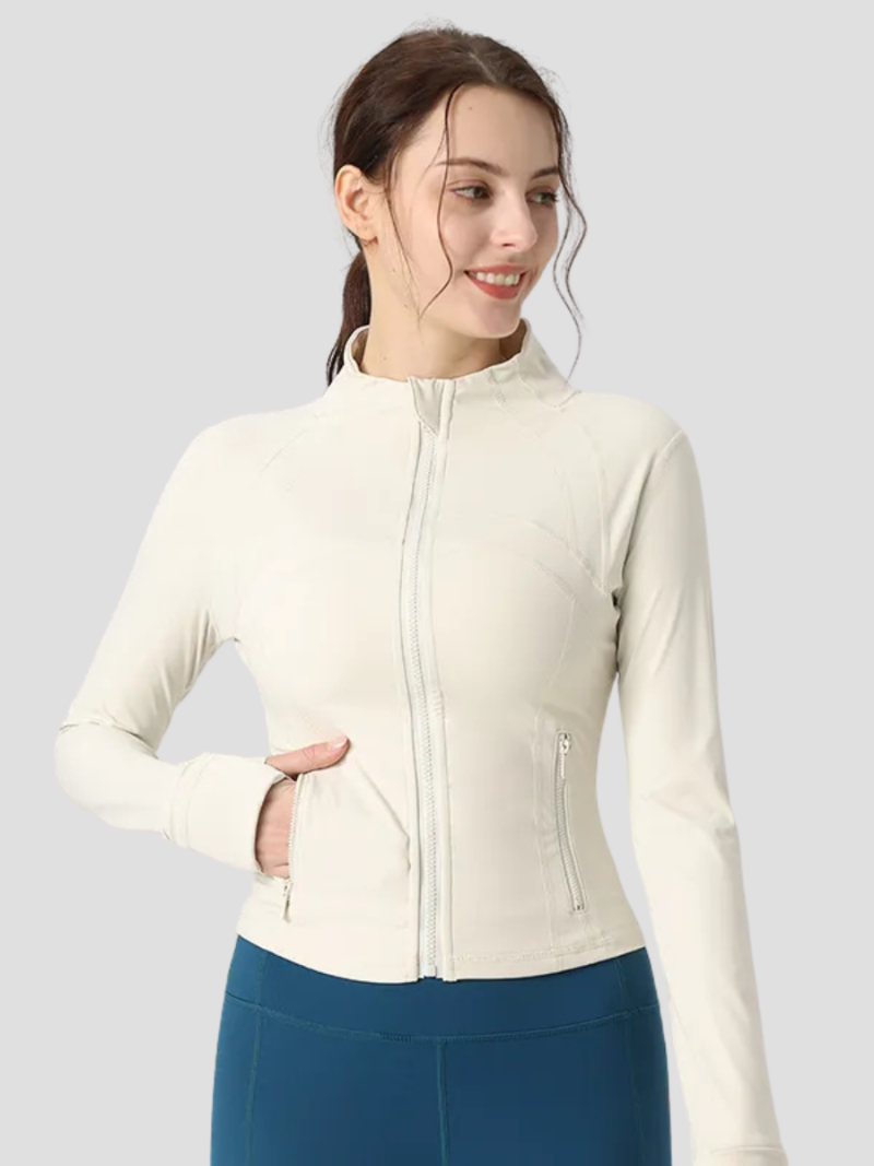 Chaqueta deportiva entallada para mujer – Efecto BBL y tejido elástico transpirable