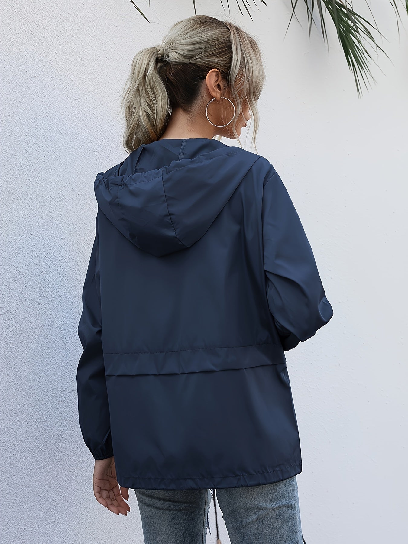 Chaqueta Corta Viento Larga Capucha
