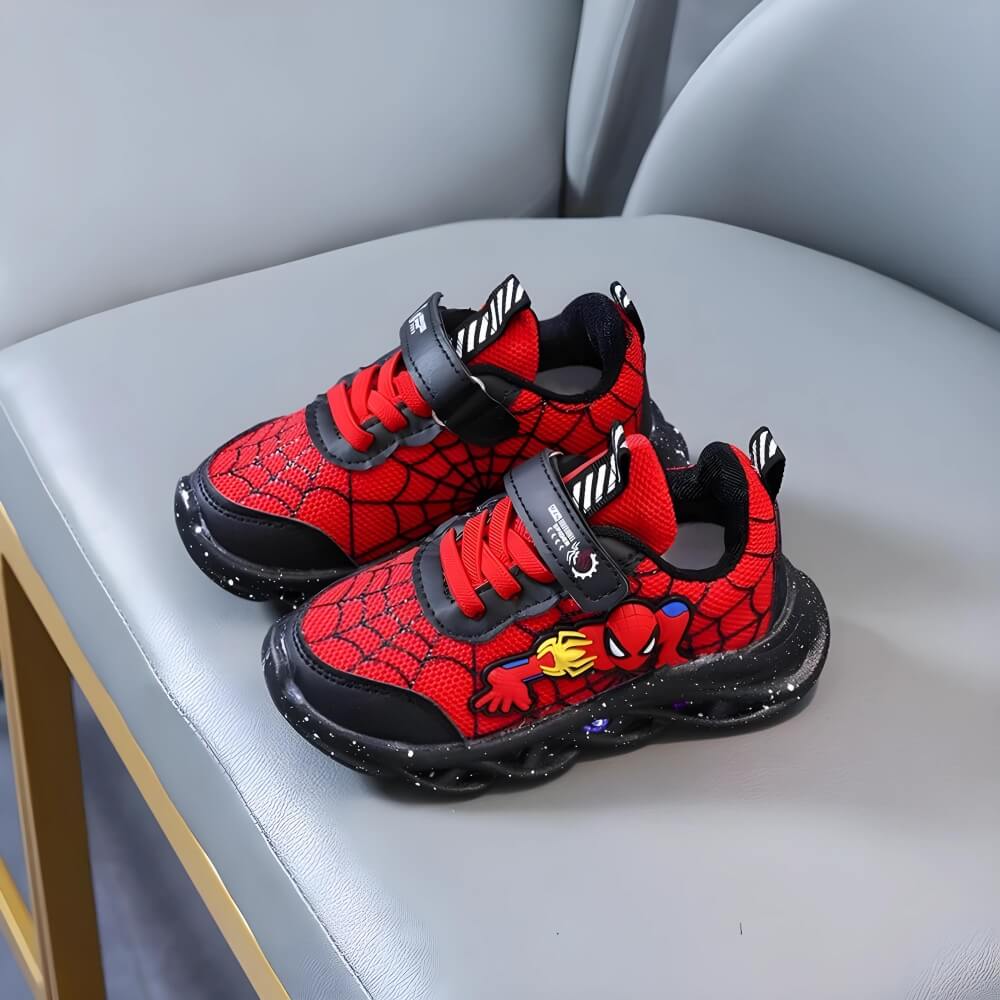 Zapatillas LED para niños – deportivas con luces y diseño de superhéroe